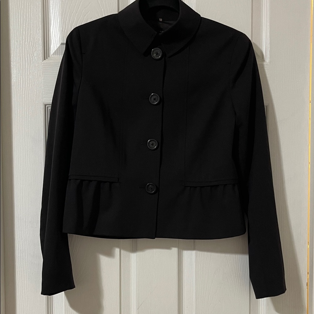 Elie Tahari Brown Blazer. Beautiful detailing